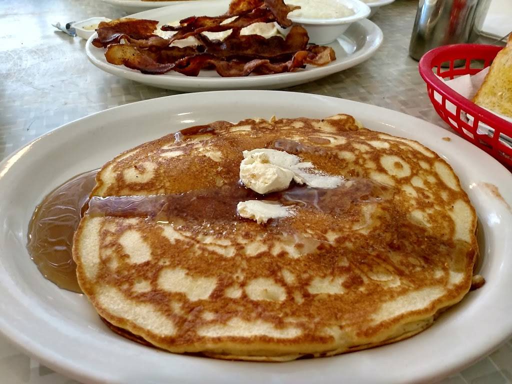 Oscars Restaurant | restaurant | 123 W 10th St, Roanoke Rapids, NC 27870, USA | 2525372048 OR +1 252-537-2048