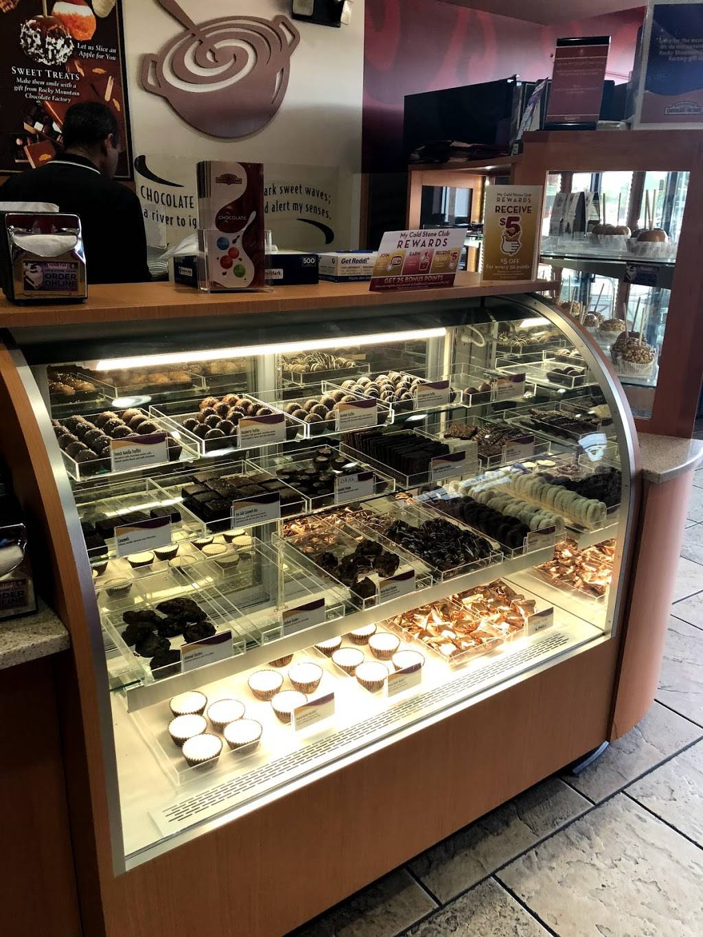 Cold Stone Creamery | bakery | 7080 Mannheim Rd, Rosemont, IL 60018, USA | 8478246670 OR +1 847-824-6670