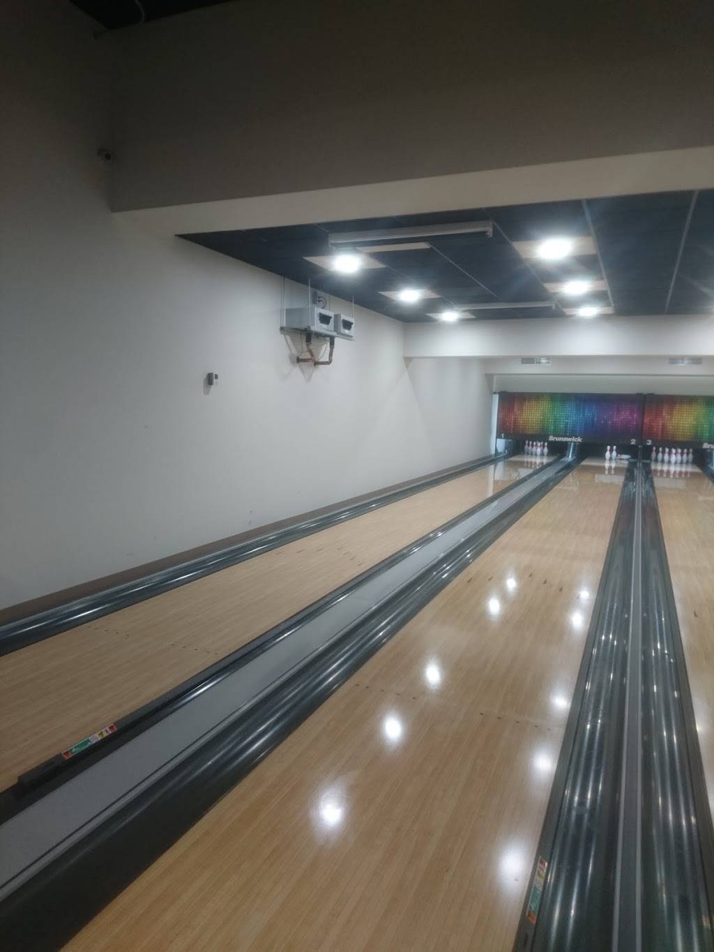 The Fort Fun Centre | restaurant | 689 Texas Rd, Amherstburg, ON N9V 3R3, Canada | 5197364382 OR +1 519-736-4382