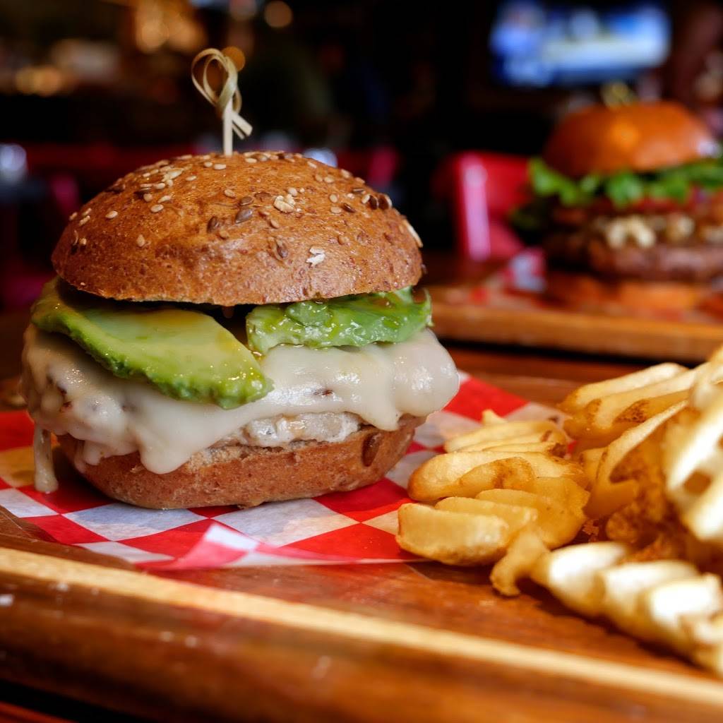 Union Burger Bar | restaurant | 40 Bowden Square, Southampton, NY 11968, USA | 6313773323 OR +1 631-377-3323