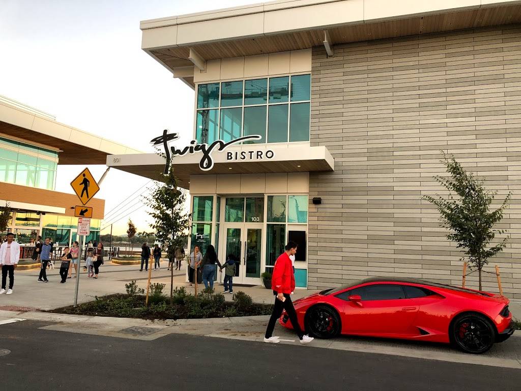 Twigs Bistro | restaurant | 801 Waterfront Way #103, Vancouver, WA 98660, USA | 3607264011 OR +1 360-726-4011
