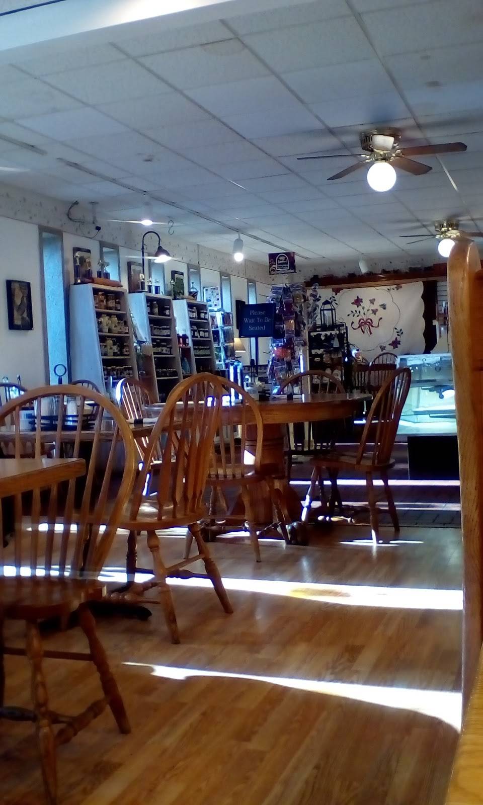 Amish Market Square Inc | bakery | 2850 Whitewater Ave, St Charles, MN 55972, USA | 5079325907 OR +1 507-932-5907