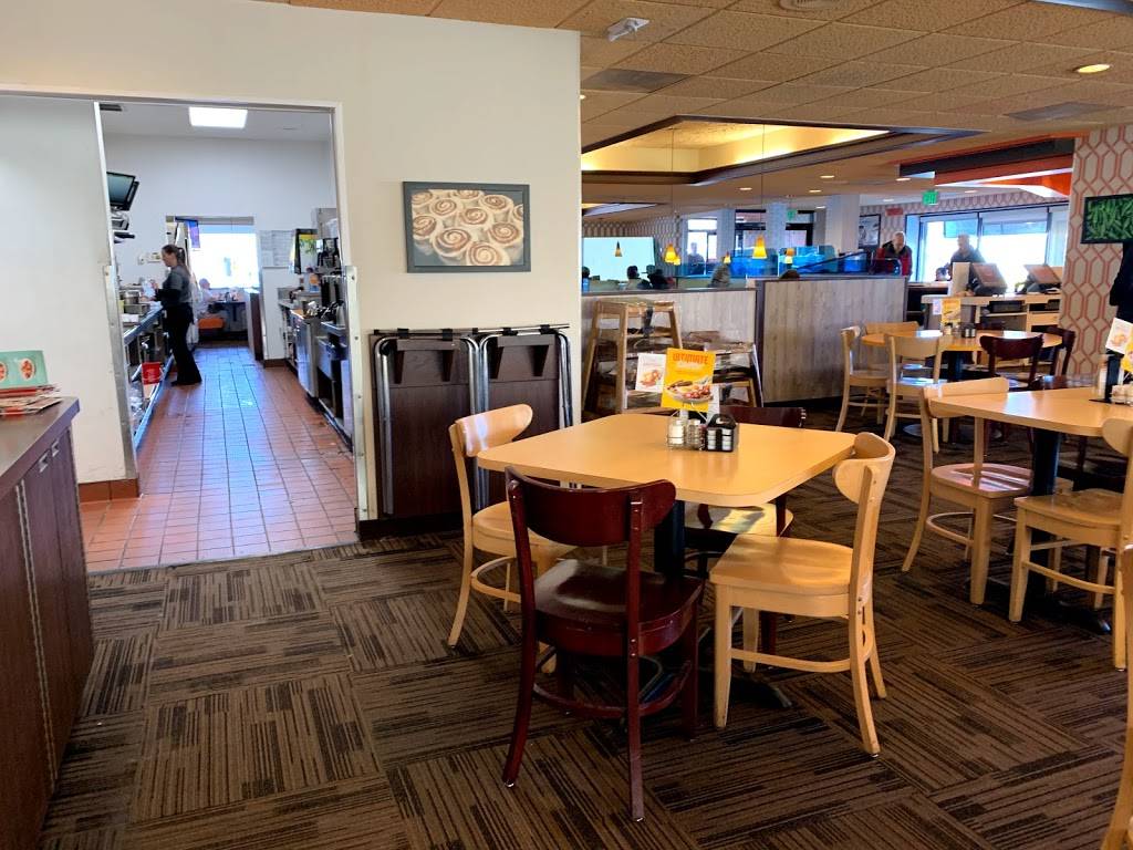 Village Inn | bakery | 535 Garden of the Gods Rd, Colorado Springs, CO 80907, USA | 7195985331 OR +1 719-598-5331