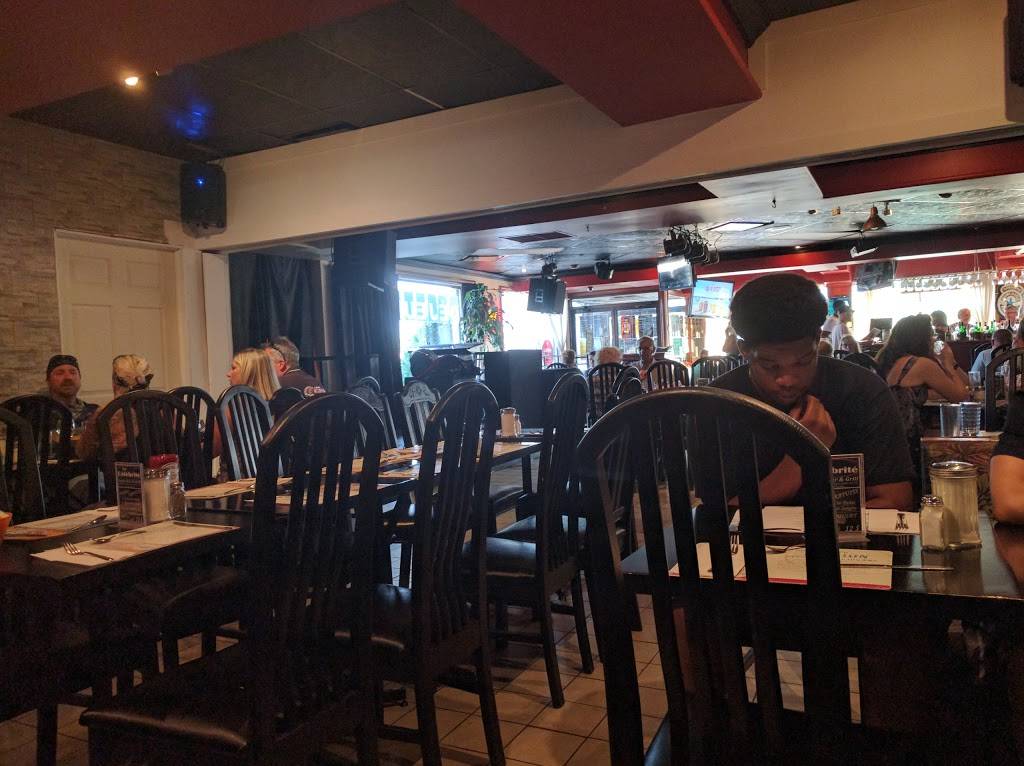 Le Célébrité | restaurant | 3495 Boulevard Taschereau, Saint-Hubert, QC J4T 2G2, Canada | 4506785050 OR +1 450-678-5050