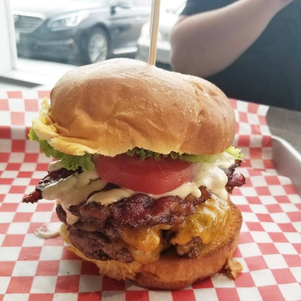 Gladiator Burger & Steak | restaurant | 6039 Erin Mills Pkwy, Mississauga, ON L5N 0G5, Canada | 9058588777 OR +1 905-858-8777