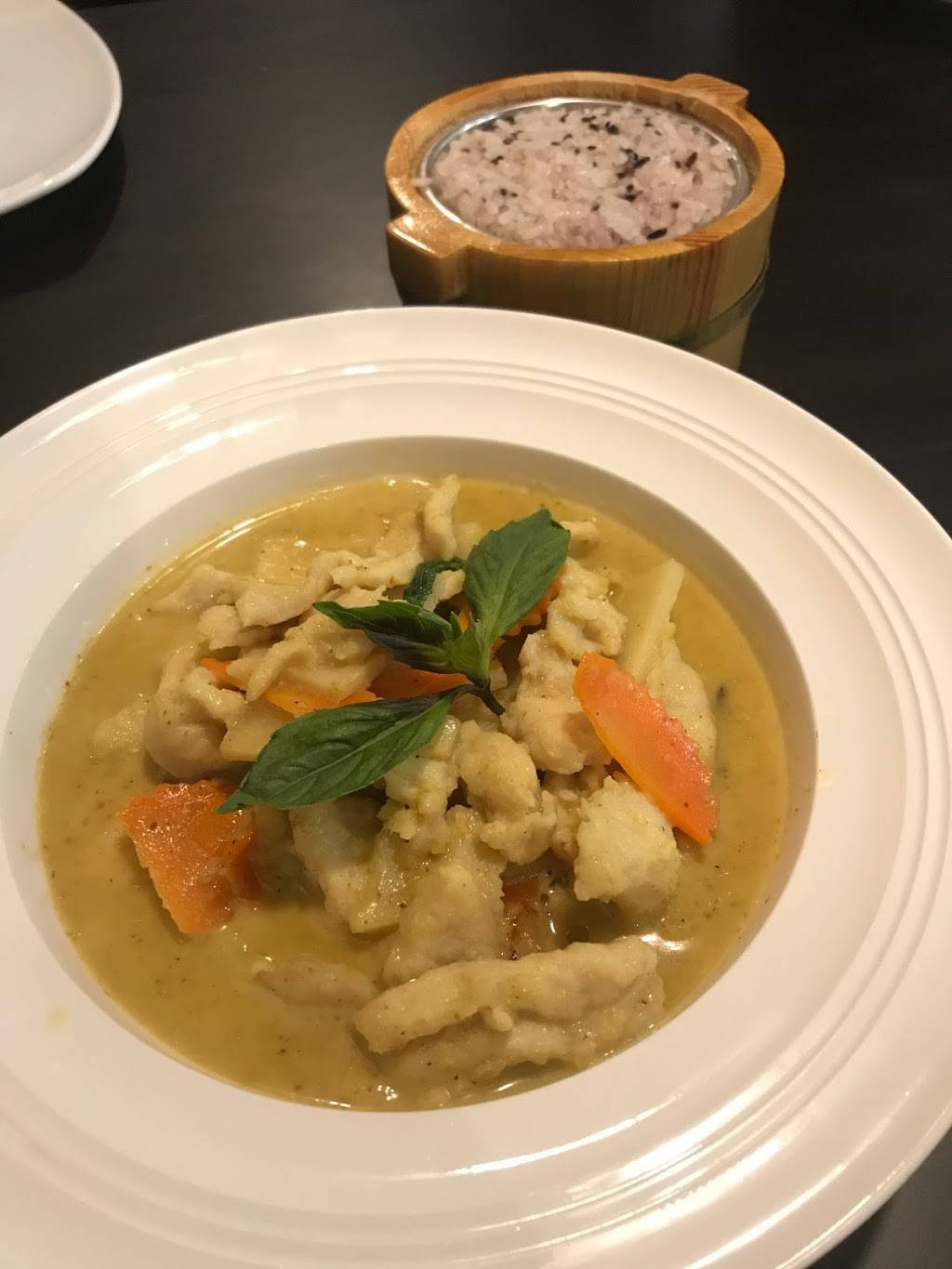 Twins Elephants Thai Restaurant & Bar | restaurant | 989 Fennell Ave E #29, Hamilton, ON L8T 1R1, Canada | 2896746088 OR +1 289-674-6088