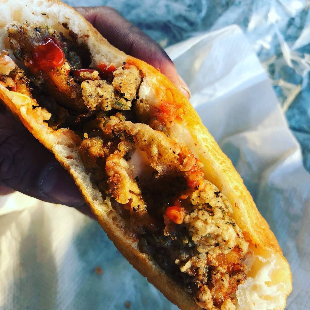 Lenas Roti & Doubles | restaurant | 6990 Financial Dr, Mississauga, ON L5N 8J4, Canada | 9058214000 OR +1 905-821-4000