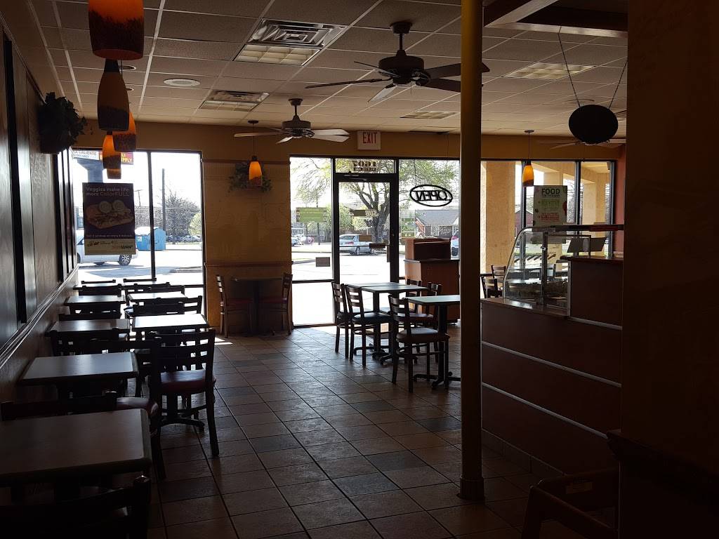 Subway Restaurants | restaurant | 1607 E McKinney St #400, Denton, TX 76209, USA | 9403816226 OR +1 940-381-6226