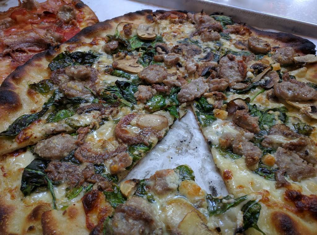 Frank Pepe Pizzeria Napoletana | restaurant | 157 Wooster St, New Haven, CT 06511, USA | 2038655762 OR +1 203-865-5762