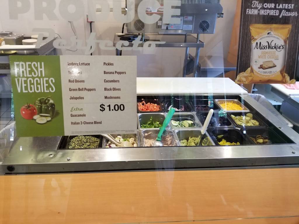 Quiznos | restaurant | 401 Dulany St, Alexandria, VA 22314, USA | 7035351584 OR +1 703-535-1584