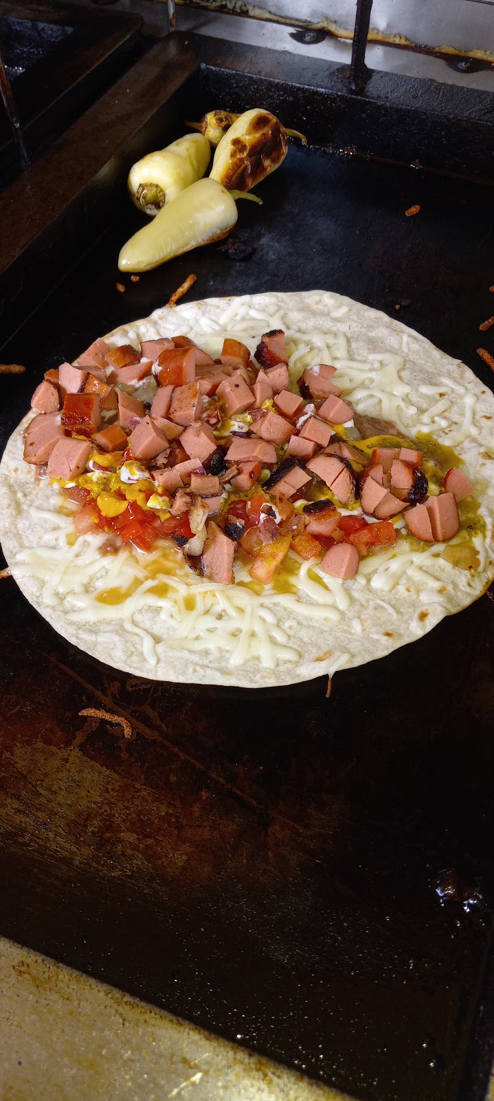 Hot Dogs La Reyna | meal takeaway | 924 W Prince Rd, Tucson, AZ 85705, USA | 5203363779 OR +1 520-336-3779