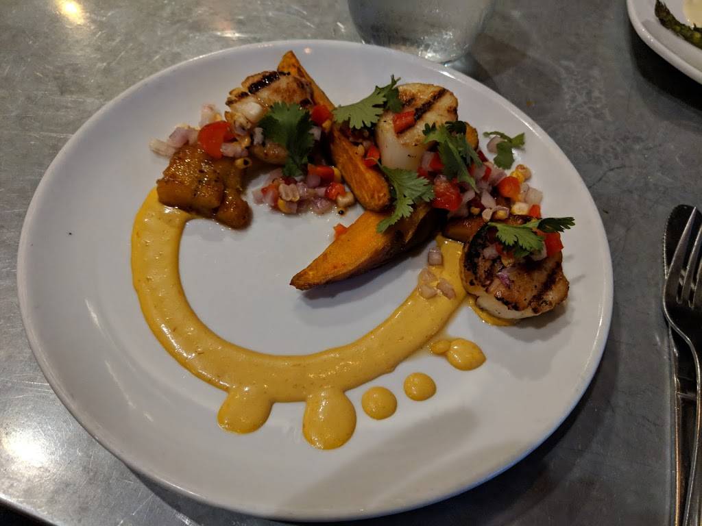 Butchs Dry Dock | restaurant | 44 E 8th St, Holland, MI 49423, USA | 6163968227 OR +1 616-396-8227