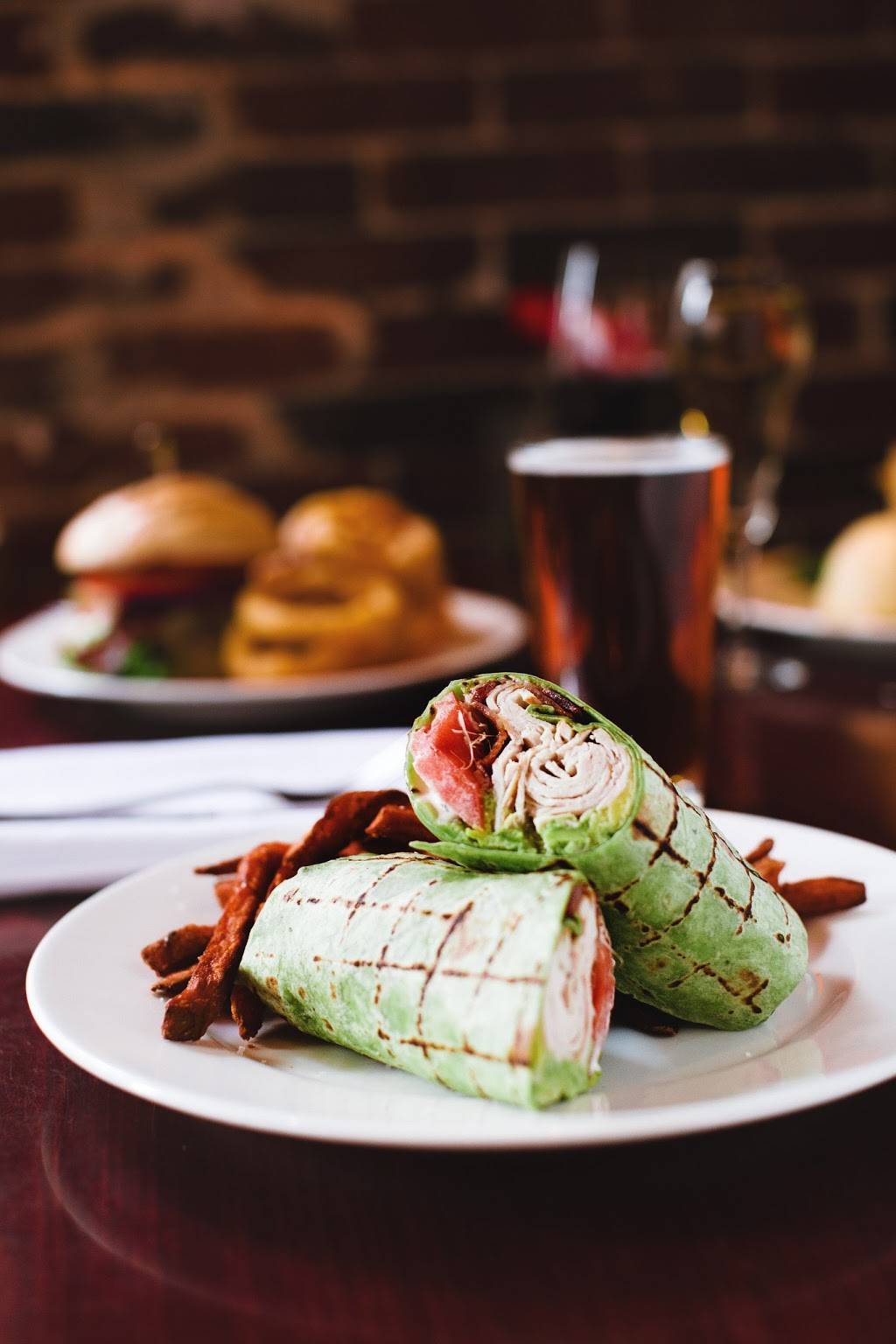 Firefly American Bistro & Bar | restaurant | 22 Concord St, Manchester, NH 03101, USA | 6039359740 OR +1 603-935-9740