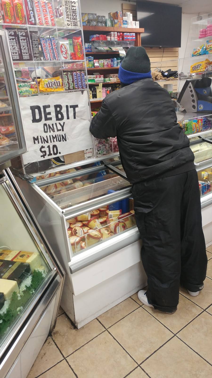 In & Out Deli | restaurant | 498 Nassau Rd, Roosevelt, NY 11575, USA | 5163792600 OR +1 516-379-2600