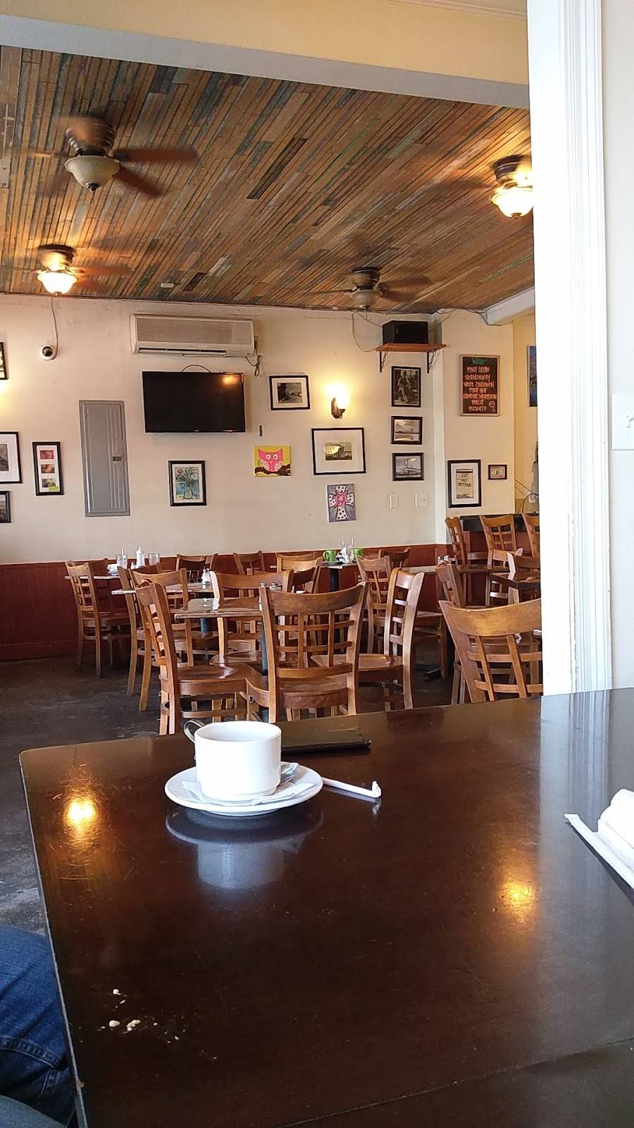 Court Street Cafe | restaurant | 805 Court St, Port Allen, LA 70767, USA | 2253304669 OR +1 225-330-4669