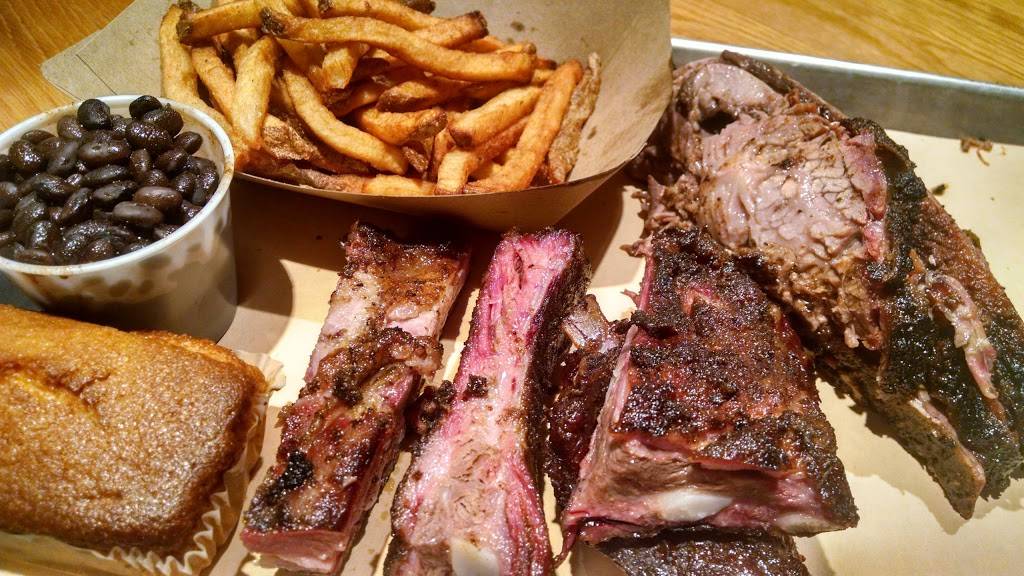 B.T.s Smokehouse | restaurant | 392 Main St, Sturbridge, MA 01566, USA | 5083473188 OR +1 508-347-3188