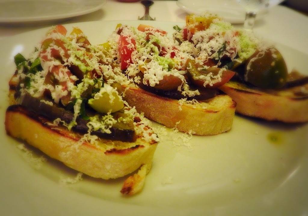 Hapas Pizza | restaurant | 2255 Kalakaua Ave, Honolulu, HI 96815, USA | 8089318392 OR +1 808-931-8392