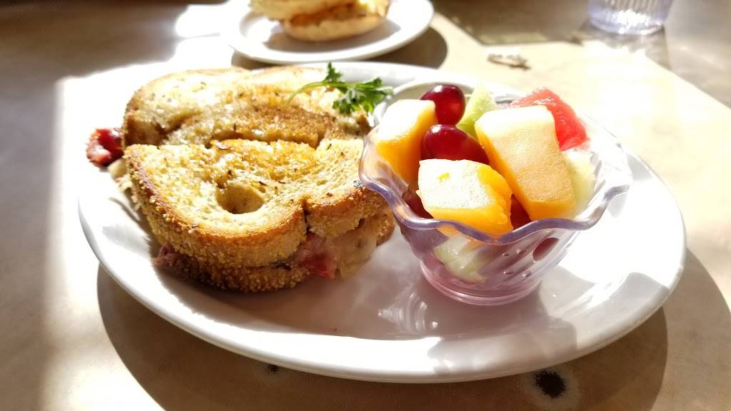 Diner On Main | restaurant | 201 W Main St, Alhambra, CA 91801, USA | 6262813488 OR +1 626-281-3488