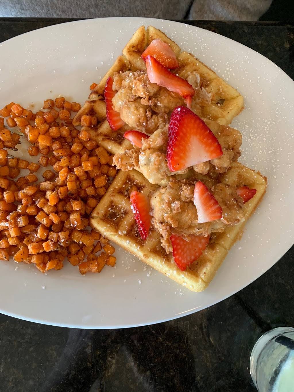 Lews Patio & Grill - Floresville | restaurant | 1642, 101 Club Dr, Floresville, TX 78114, USA | 8303932811 OR +1 830-393-2811