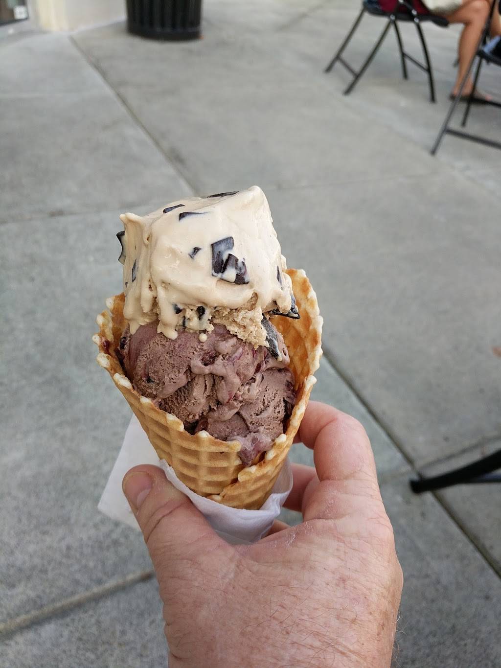 Brusters Real Ice Cream | restaurant | 8200 Renaissance Pkwy #1002, Durham, NC 27713, USA | 9192373537 OR +1 919-237-3537