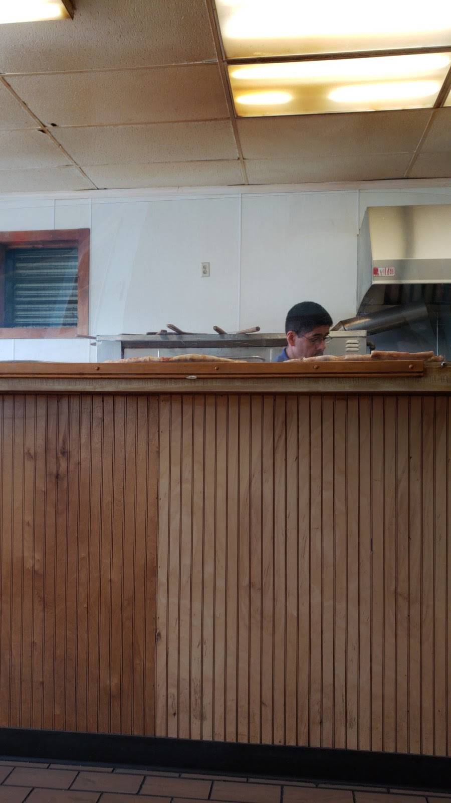 Primos Pizzeria | restaurant | 103 Russell St, Hadley, MA 01035, USA | 4135850950 OR +1 413-585-0950