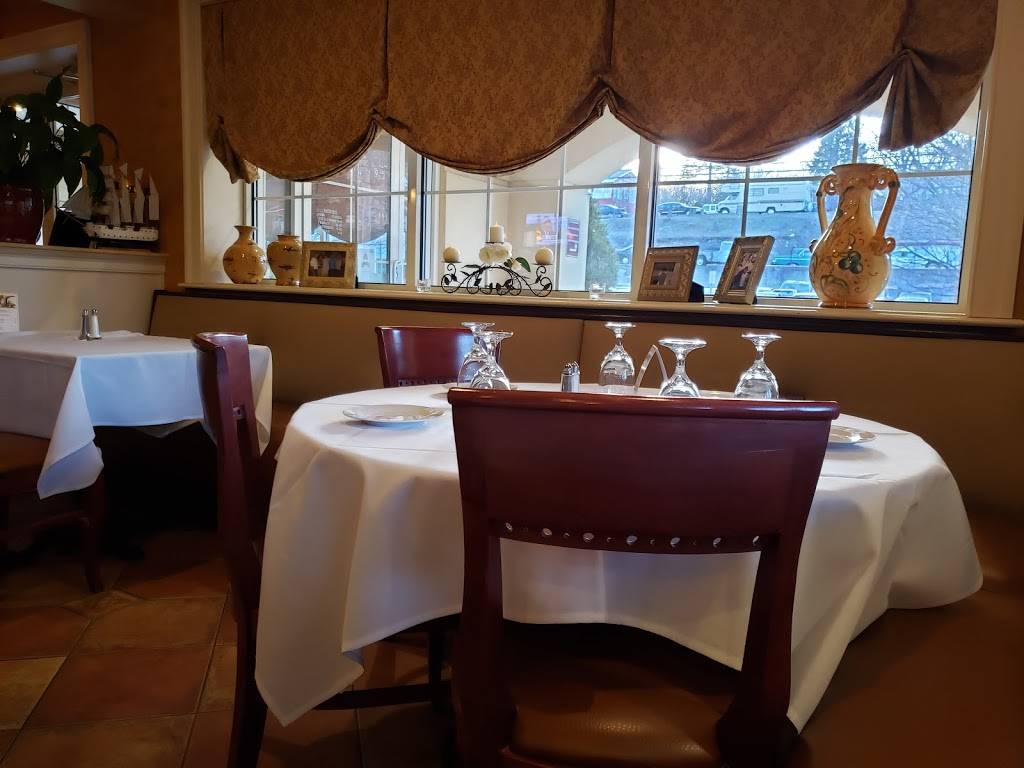Carmines | restaurant | 376 River Rd, Shelton, CT 06484, USA | 2039221233 OR +1 203-922-1233