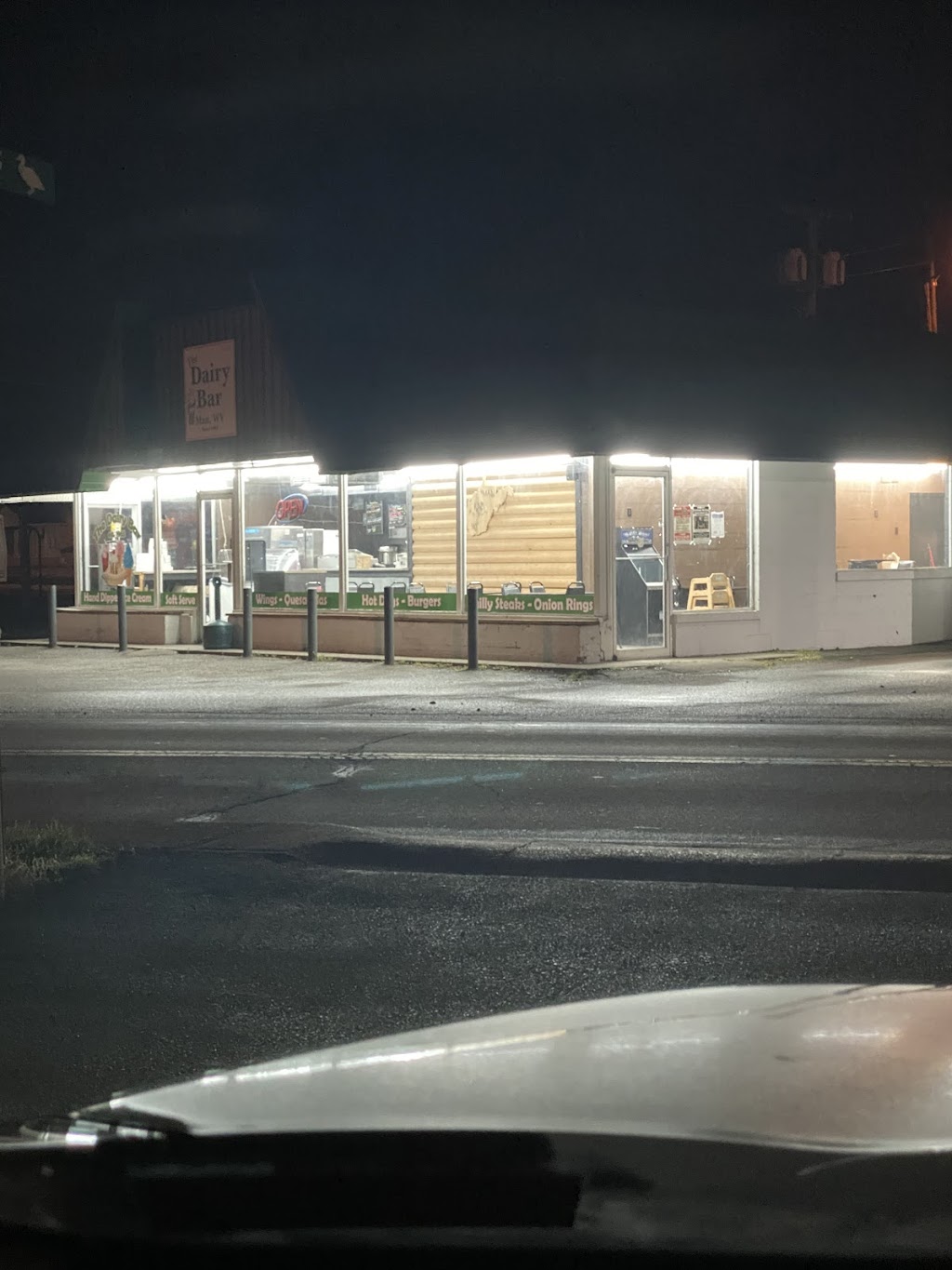 Man Dairy Bar | restaurant | 100 Ellis Ave, Man, WV 25635, USA | 3045839290 OR +1 304-583-9290