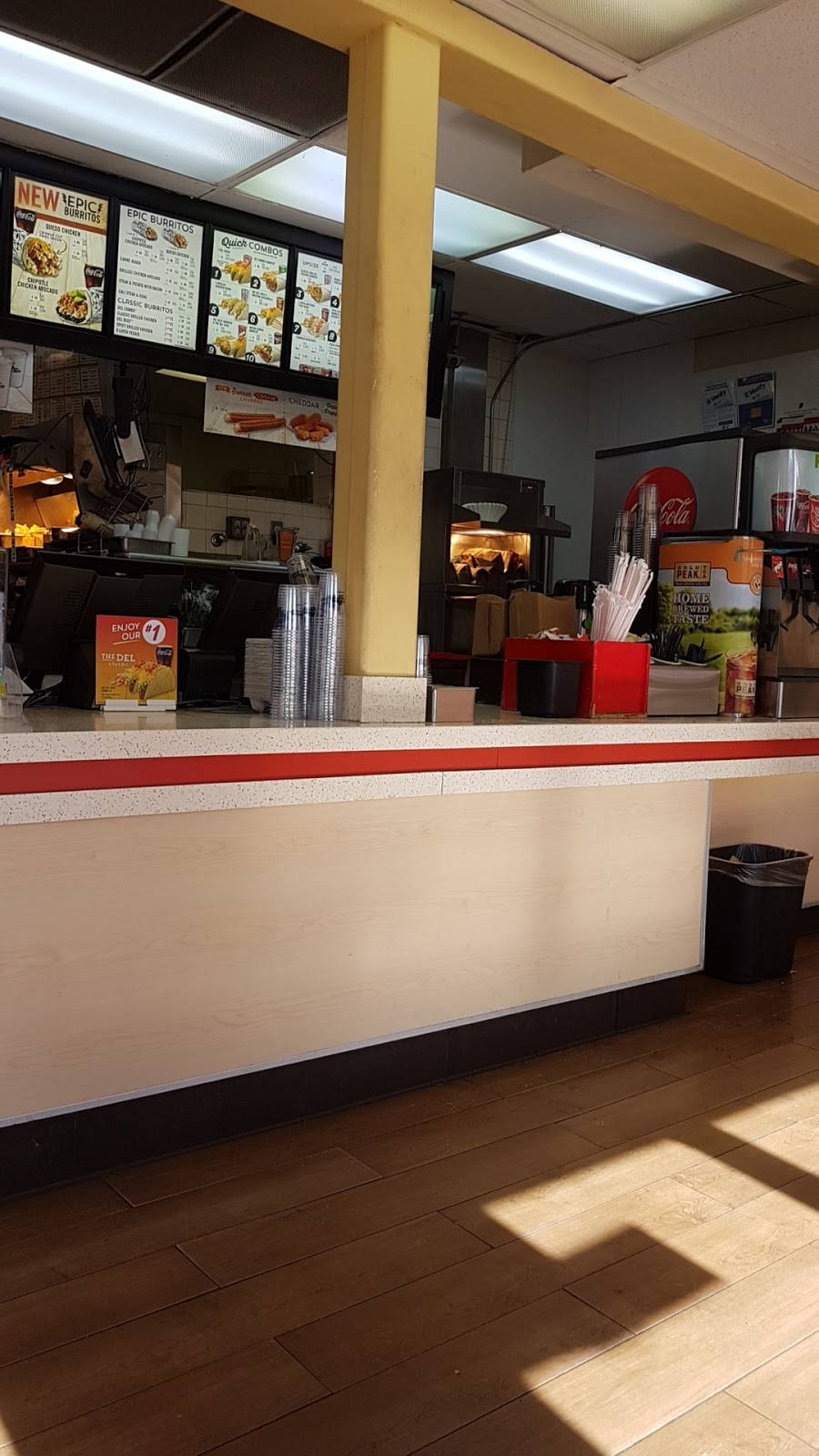 Del Taco | meal takeaway | 7121 Carlson Cir, Canoga Park, CA 91303, USA | 8183468167 OR +1 818-346-8167