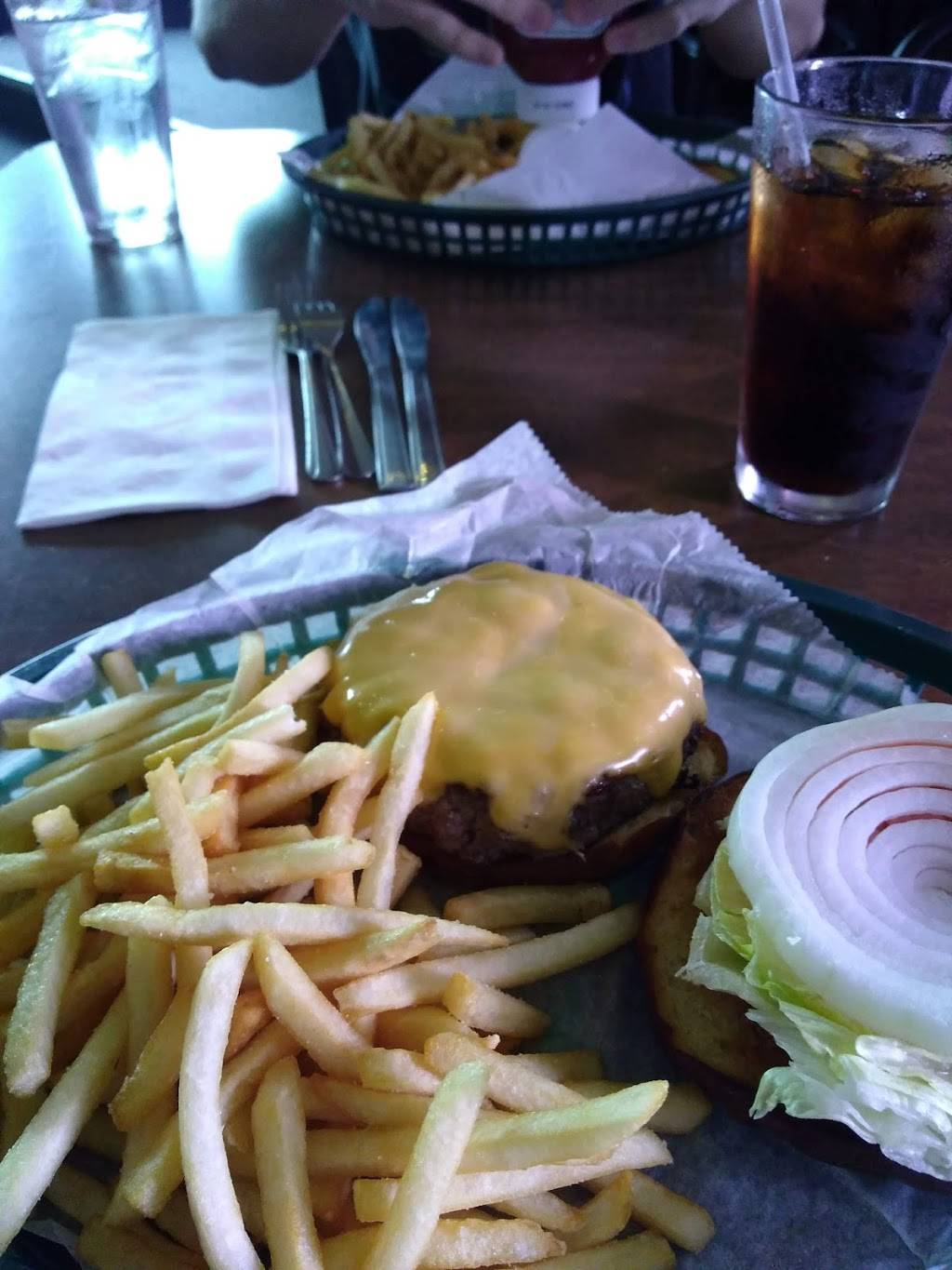 Cuzins Tavern & Pizza | restaurant | 17704 Oak Park Ave, Tinley Park, IL 60477, USA | 7086331144 OR +1 708-633-1144