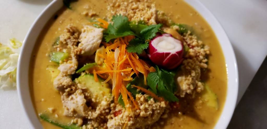 Queen Bees Thai Kitchen | restaurant | 3781 S Nova Rd p, Port Orange, FL 32129, USA | 3862369919 OR +1 386-236-9919