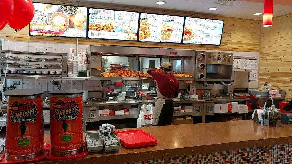 Popeyes Louisiana Kitchen | restaurant | 7 W Dundee Rd, Arlington Heights, IL 60004, USA | 8473987733 OR +1 847-398-7733