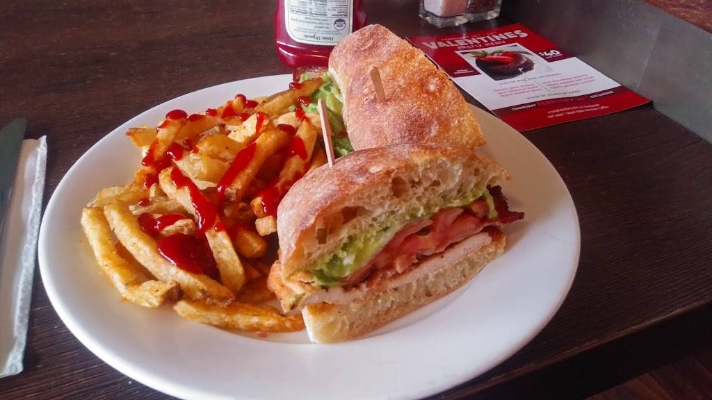 Hugos Restaurant | restaurant | 3320, 12851 Riverside Dr, Valley Village, CA 91607, USA | 8187618985 OR +1 818-761-8985