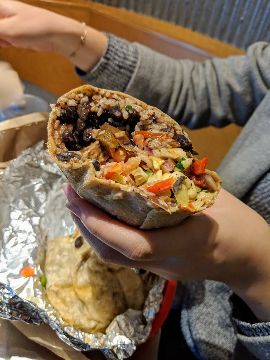 Chipotle Mexican Grill | restaurant | 215 N Broadway, Hicksville, NY 11801, USA | 5168224074 OR +1 516-822-4074