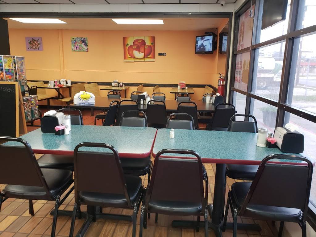 El Coco Rayado | restaurant | 2303 N Zarzamora St, San Antonio, TX 78201, USA | 2107318605 OR +1 210-731-8605