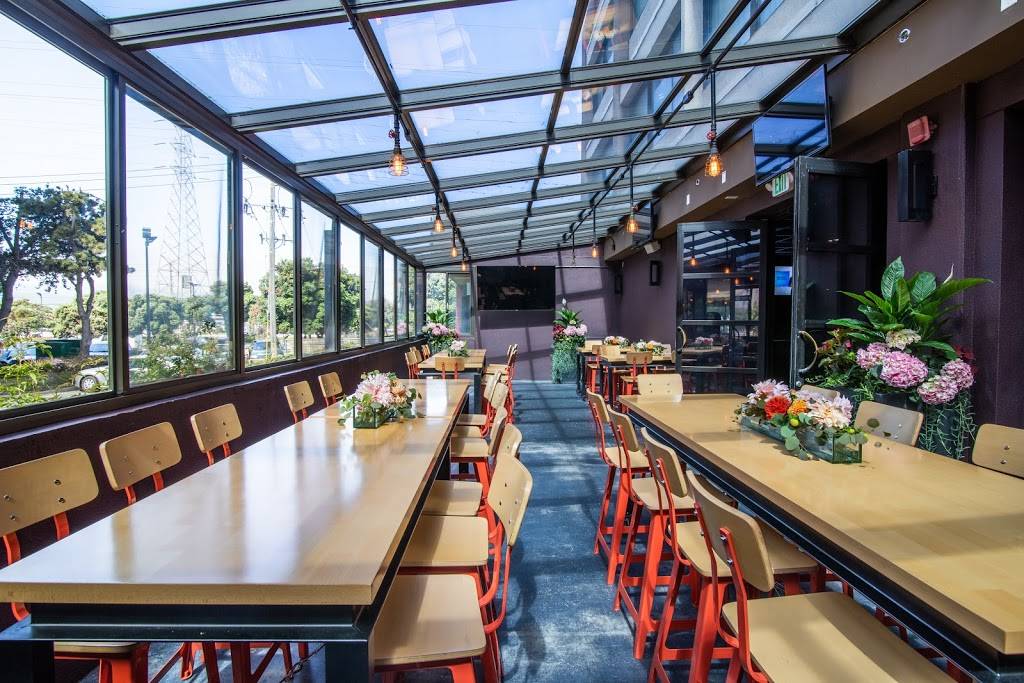 Houlihans | restaurant | 275 S Airport Blvd, South San Francisco, CA 94080, USA | 6505882265 OR +1 650-588-2265