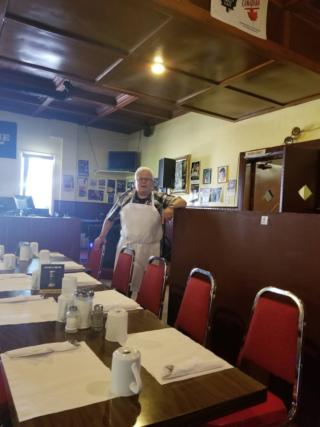 Mount Royal Tavern & Restaurant | restaurant | 187 Main St S, Mount Forest, ON N0G 2L0, Canada | 5193231461 OR +1 519-323-1461