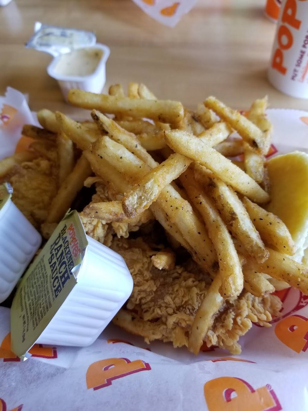 Popeyes Louisiana Kitchen | restaurant | 3925 38th St, Moline, IL 61265, USA | 3095173745 OR +1 309-517-3745