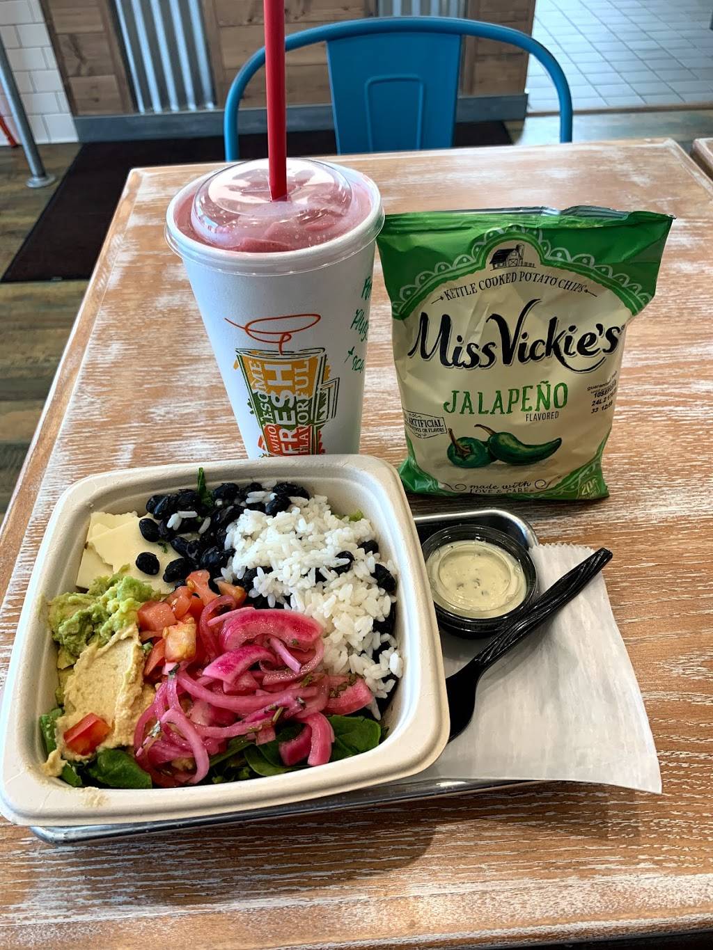 Tropical Smoothie Cafe | restaurant | 1266 28th St SW, Wyoming, MI 49509, USA | 6162224145 OR +1 616-222-4145