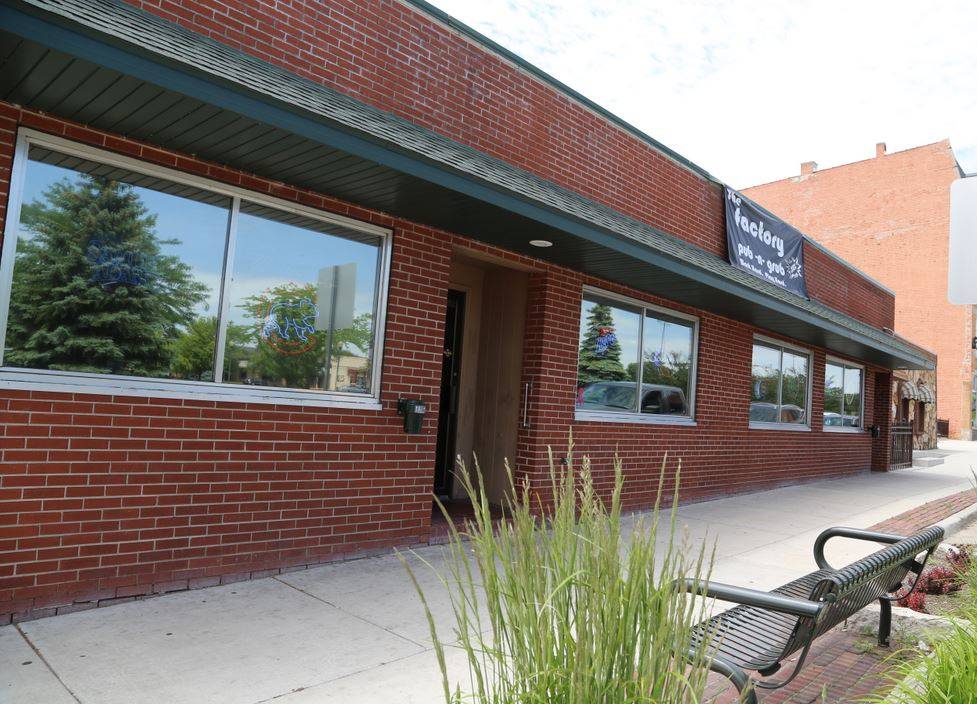 The Factory Pub n Grub | restaurant | 103 W 3rd St, Sterling, IL 61081, USA | 8155489550 OR +1 815-548-9550