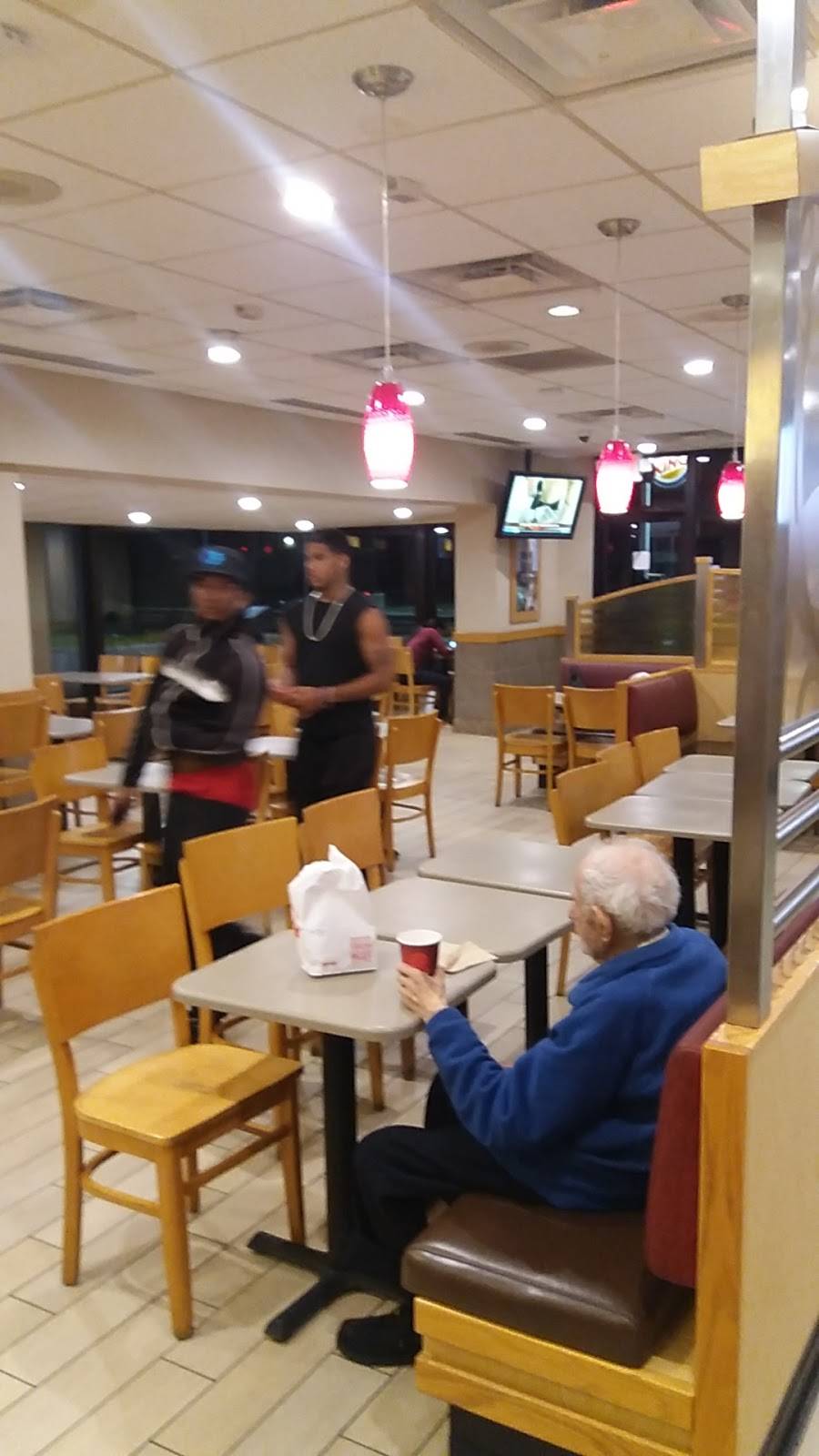 Wendys | restaurant | 116 Boston St, Lynn, MA 01904, USA | 7815961030 OR +1 781-596-1030