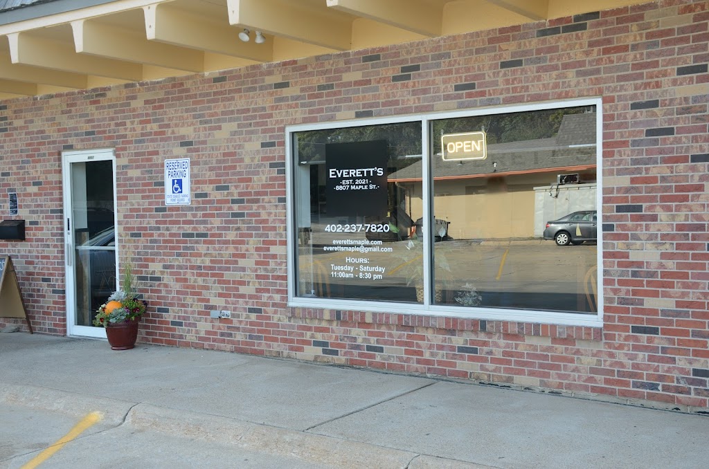 Everett’s | restaurant | 8807 Maple St, Omaha, NE 68134, USA | 4022377820 OR +1 402-237-7820