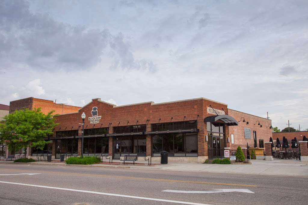 Black Cow Fat Pig Pub & Steak | restaurant | 702 W Norfolk Ave, Norfolk, NE 68701, USA | 4023702172 OR +1 402-370-2172