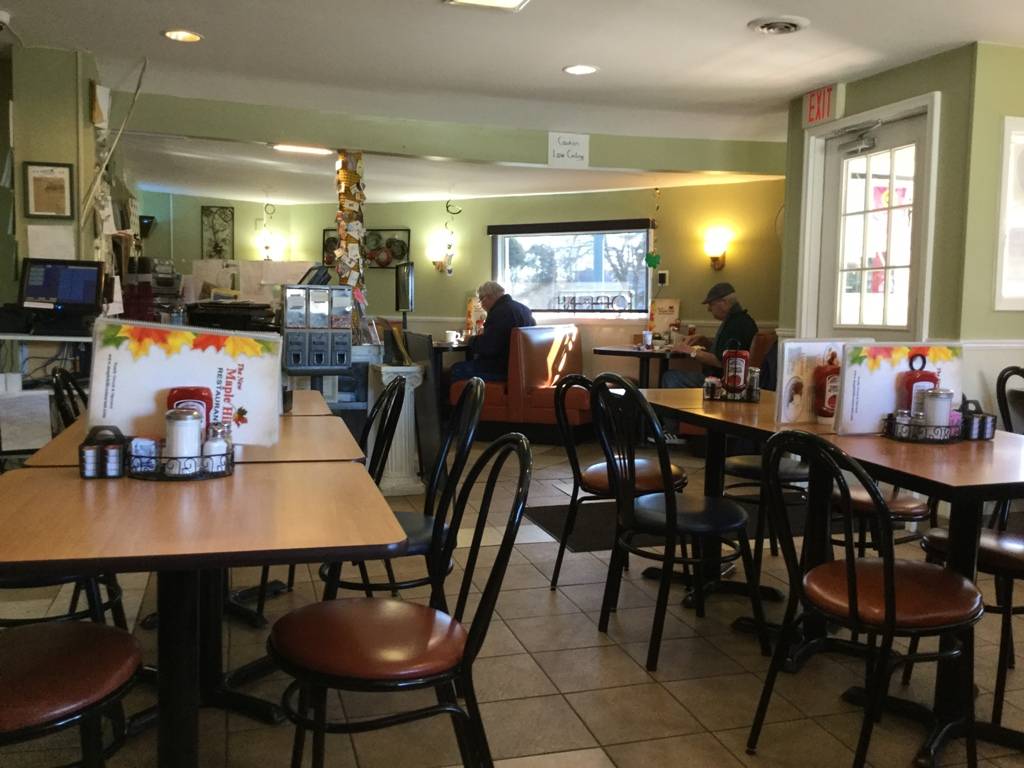 Maple Hill Restaurant | restaurant | 701 E Main St, Maple Shade Township, NJ 08052, USA | 8567791610 OR +1 856-779-1610