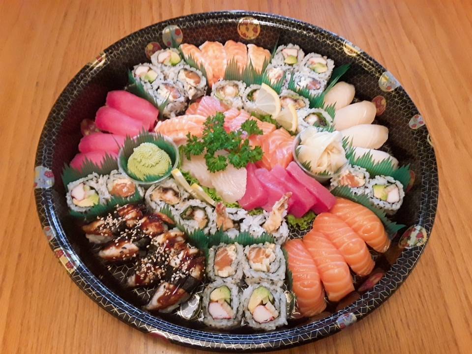 Take Sushi | restaurant | 761 Davis Dr, Newmarket, ON L3Y 2R2, Canada | 9058952880 OR +1 905-895-2880
