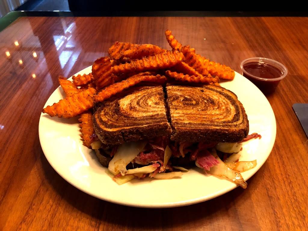 41 Degrees North Restaurant and Bar | restaurant | 104 S Main St, Middlebury, IN 46540, USA | 5743580314 OR +1 574-358-0314