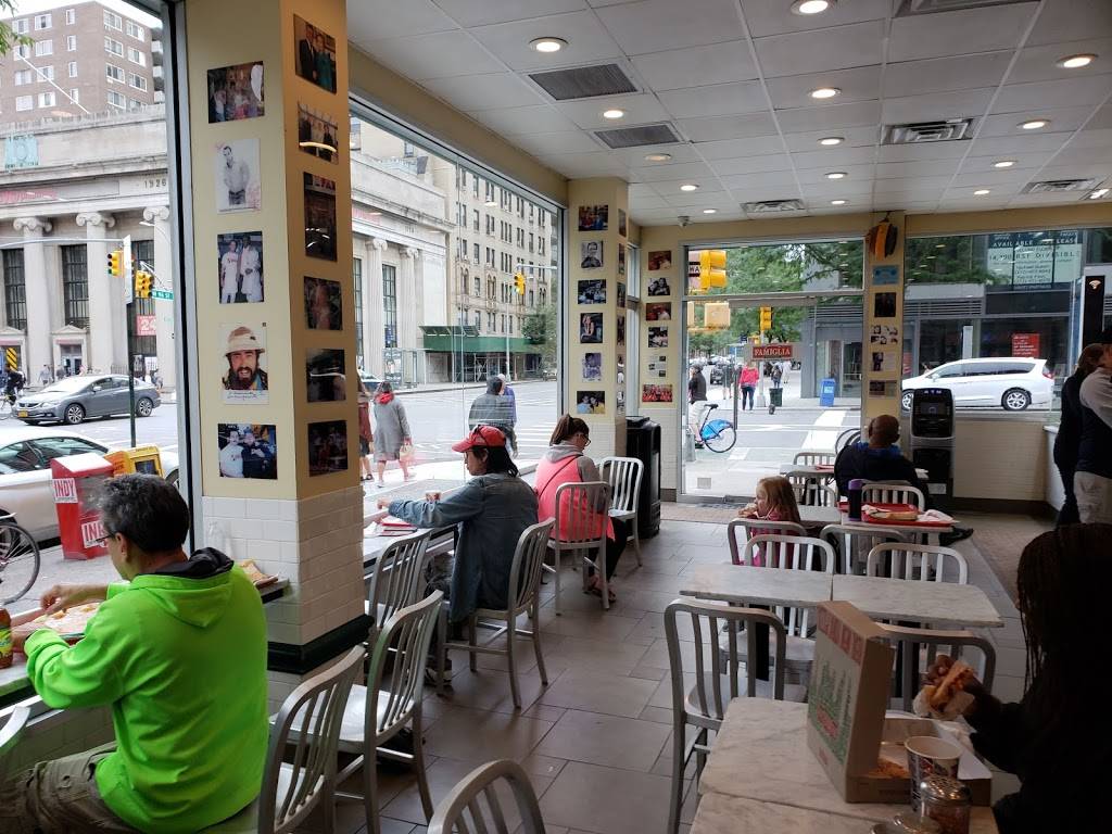 Famous Famiglia Pizzeria | restaurant | 734 Amsterdam Ave, New York, NY 10025, USA | 2128647193 OR +1 212-864-7193