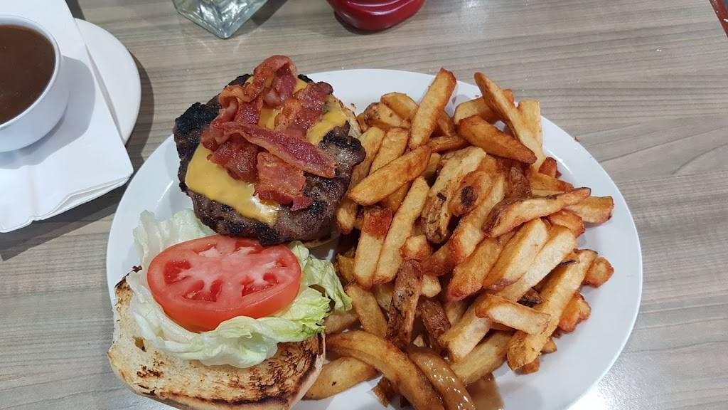 Lakefield Restaurant | restaurant | 107 Queen St, Lakefield, ON K0L 2H0, Canada | 7056521119 OR +1 705-652-1119