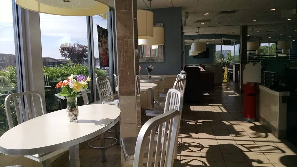 McDonalds | cafe | 1820 Plainfield Pike, Cranston, RI 02921, USA | 4019431548 OR +1 401-943-1548