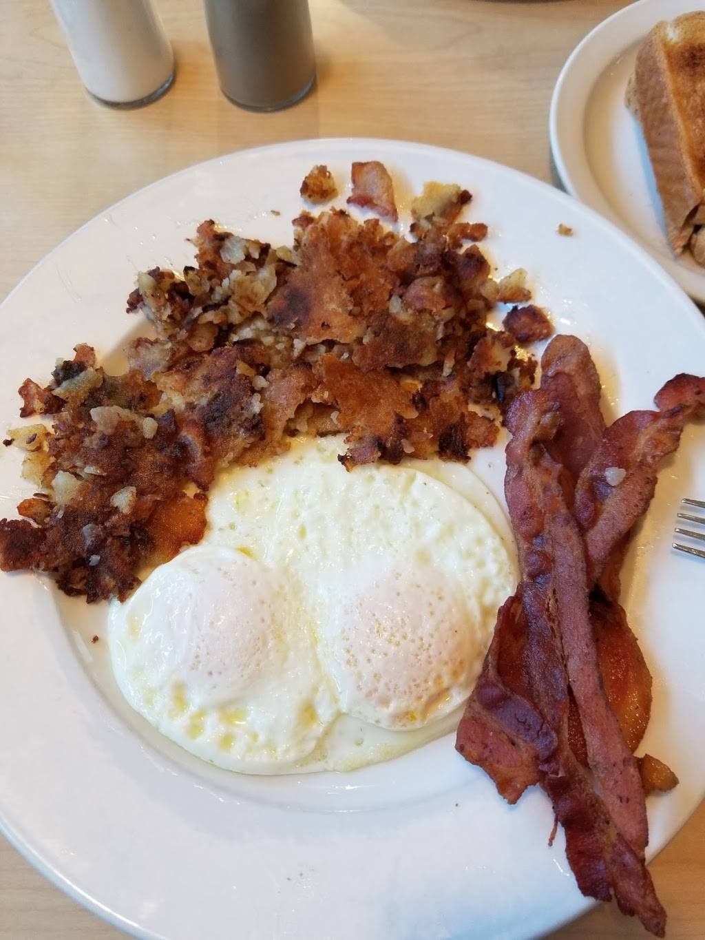 Angelos Avenue Grille | restaurant | 34834 Van Dyke Ave, Sterling Heights, MI 48312, USA | 5866982481 OR +1 586-698-2481