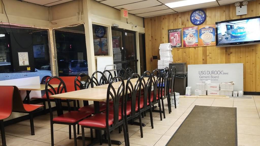 Alfonsos Pizza | restaurant | 79 Riverdale Ave, Yonkers, NY 10701, USA | 9144234706 OR +1 914-423-4706